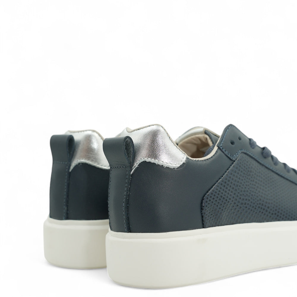 
                  
                    Sneaker Ada Azul
                  
                