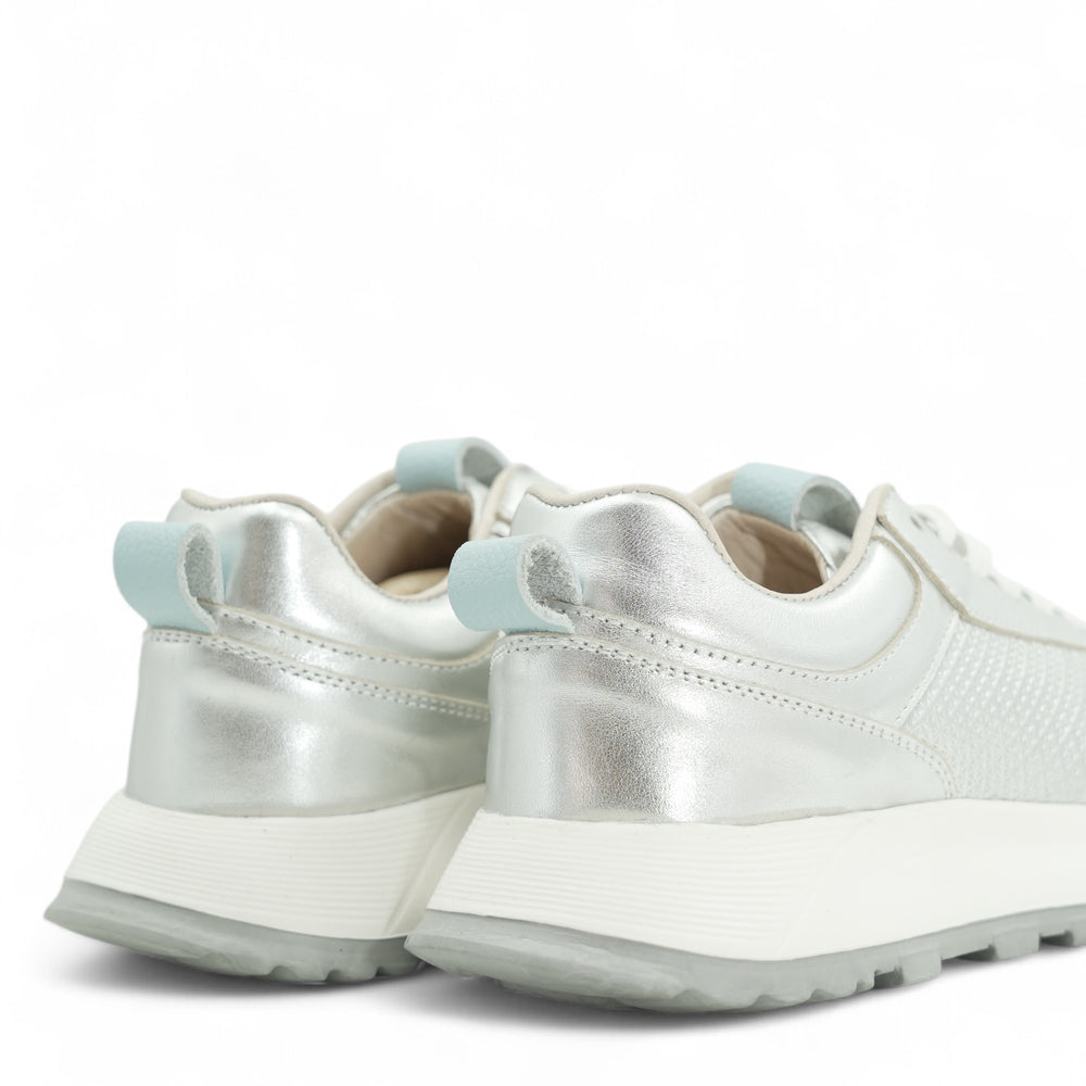 
                  
                    Sneaker Abby Plata
                  
                