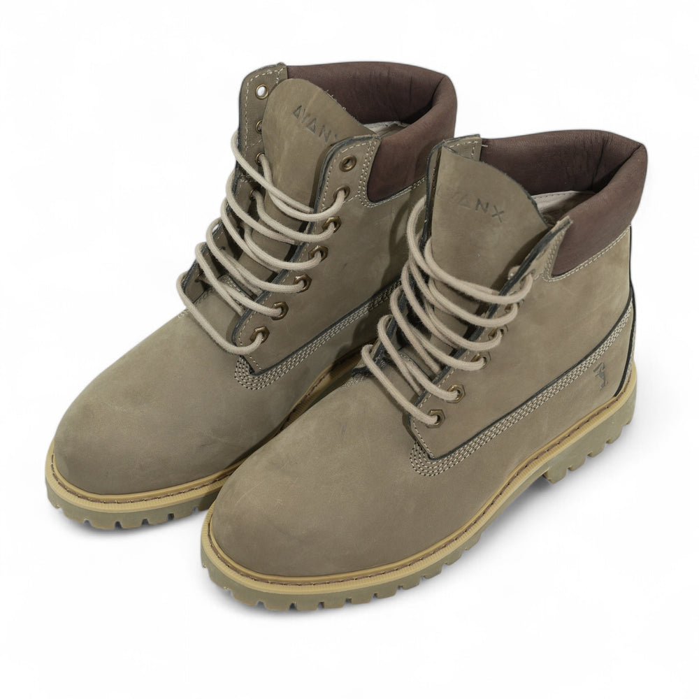
                  
                    Bota Clasica Stell Taupe
                  
                