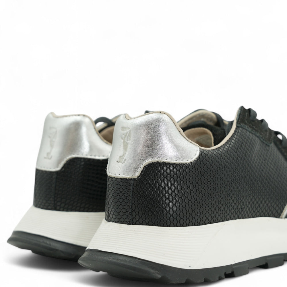 
                  
                    Sneaker Hivi Negro
                  
                