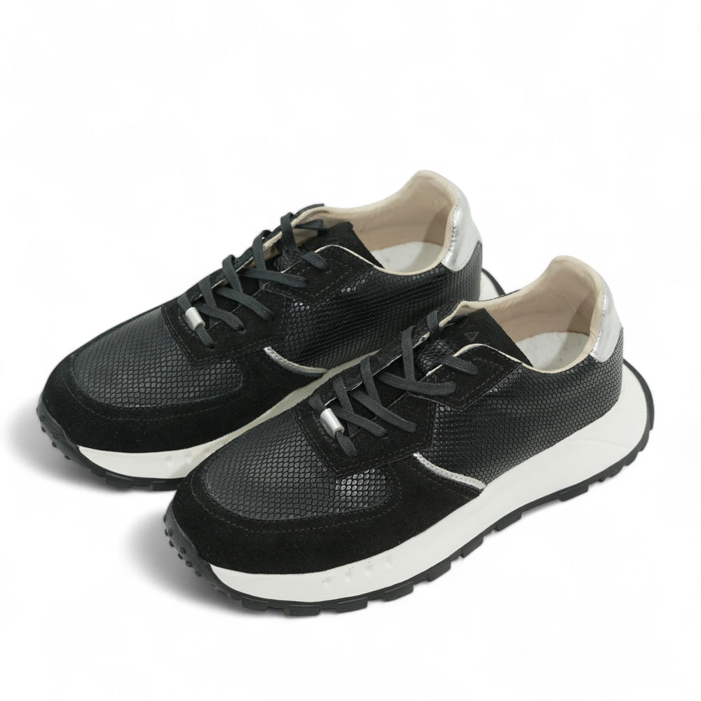 
                  
                    Sneaker Hivi Negro
                  
                
