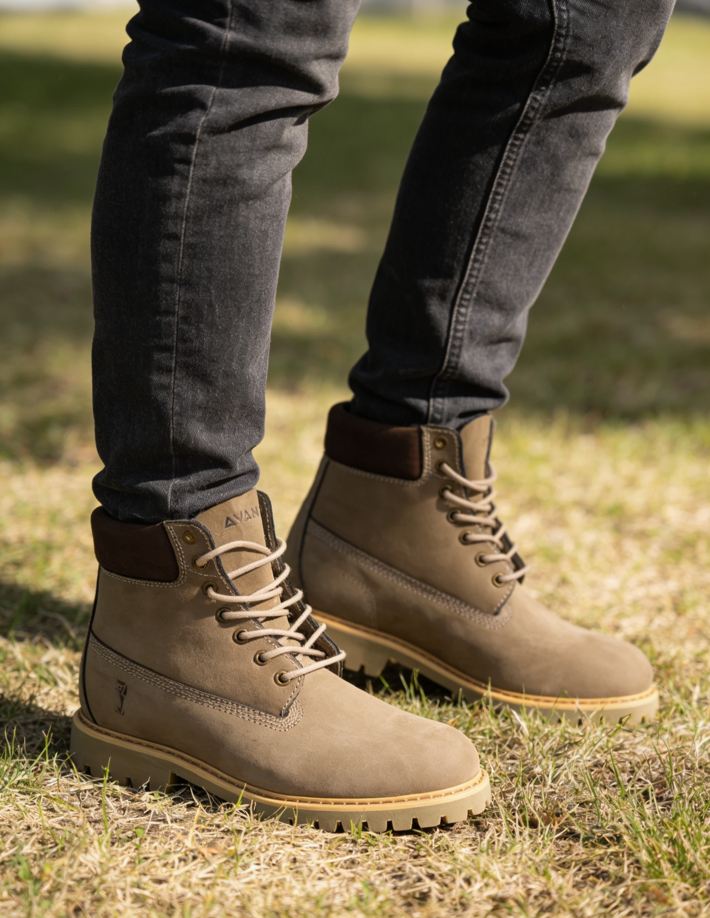 Bota Clasica Stell Taupe